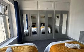 4 Bed House! 10%Off! Groups, Contractors! 9 Guests - Garden - Free On Street Parking